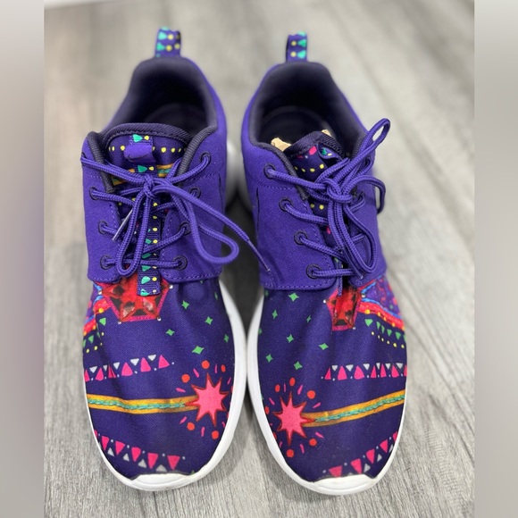 Limited edition women’s Nike Rosherun - Picture 3 of 4